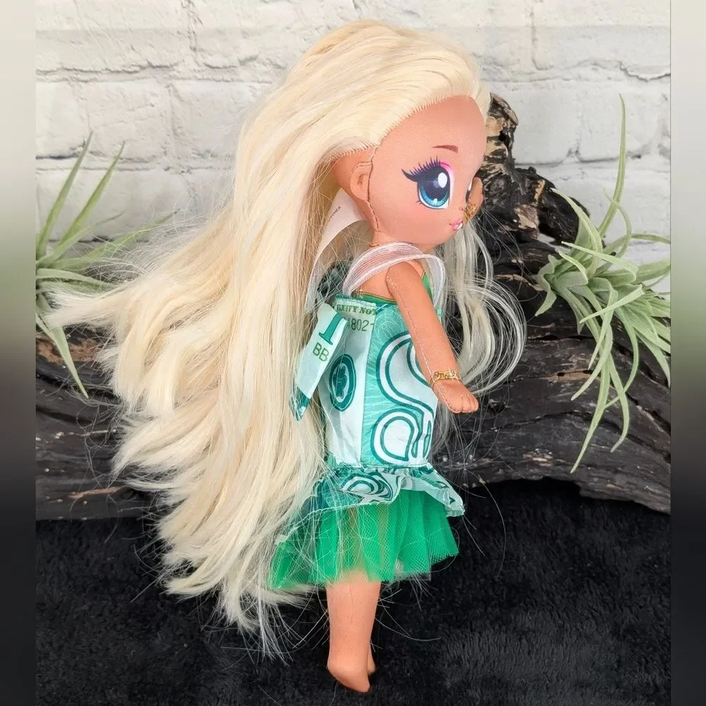 Na! Na! Na! Surprise Teens Carmen Linda Doll